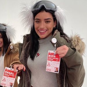 Hollister x Dixie D’amelio Mockteck